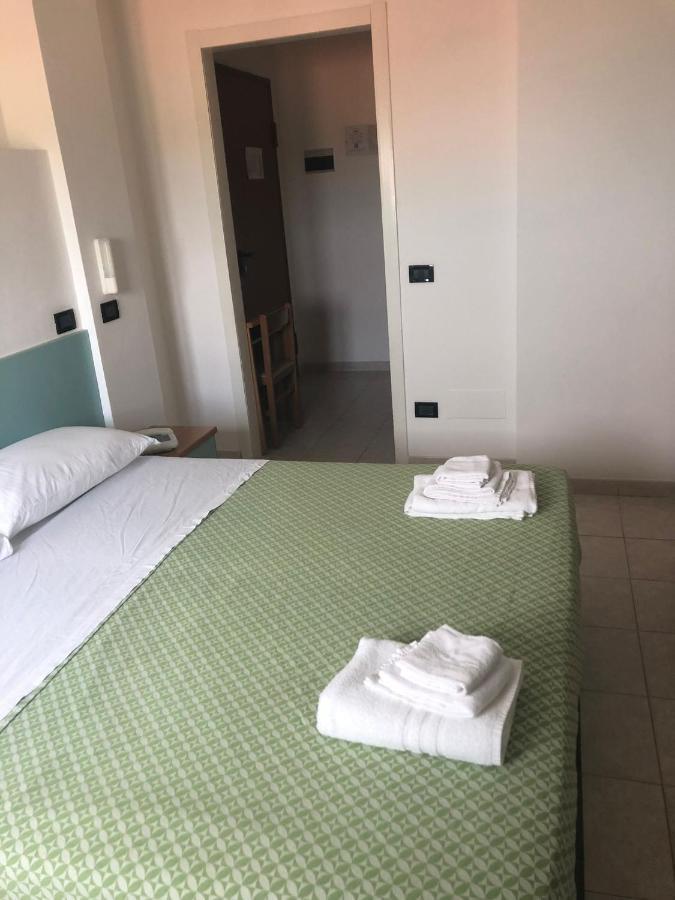 Hotel Atlantic Сенигалия Екстериор снимка