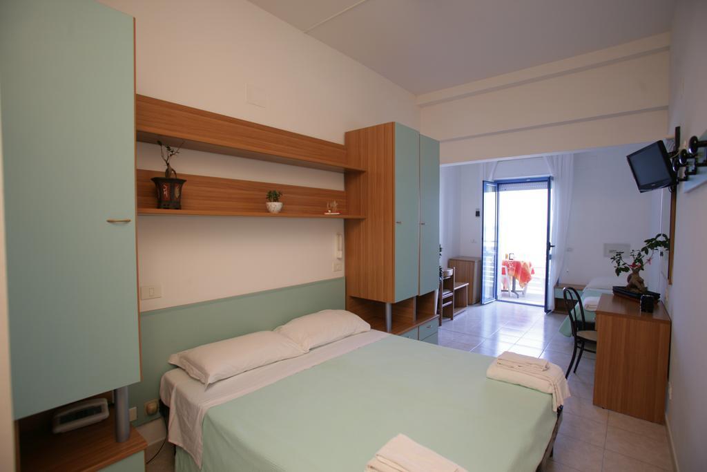 Hotel Atlantic Сенигалия Екстериор снимка