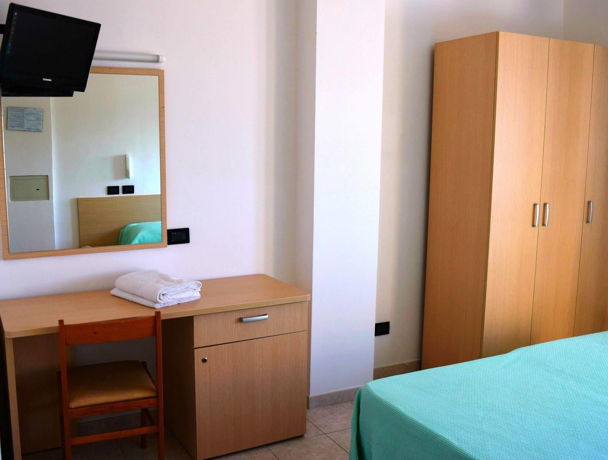 Hotel Atlantic Сенигалия Екстериор снимка
