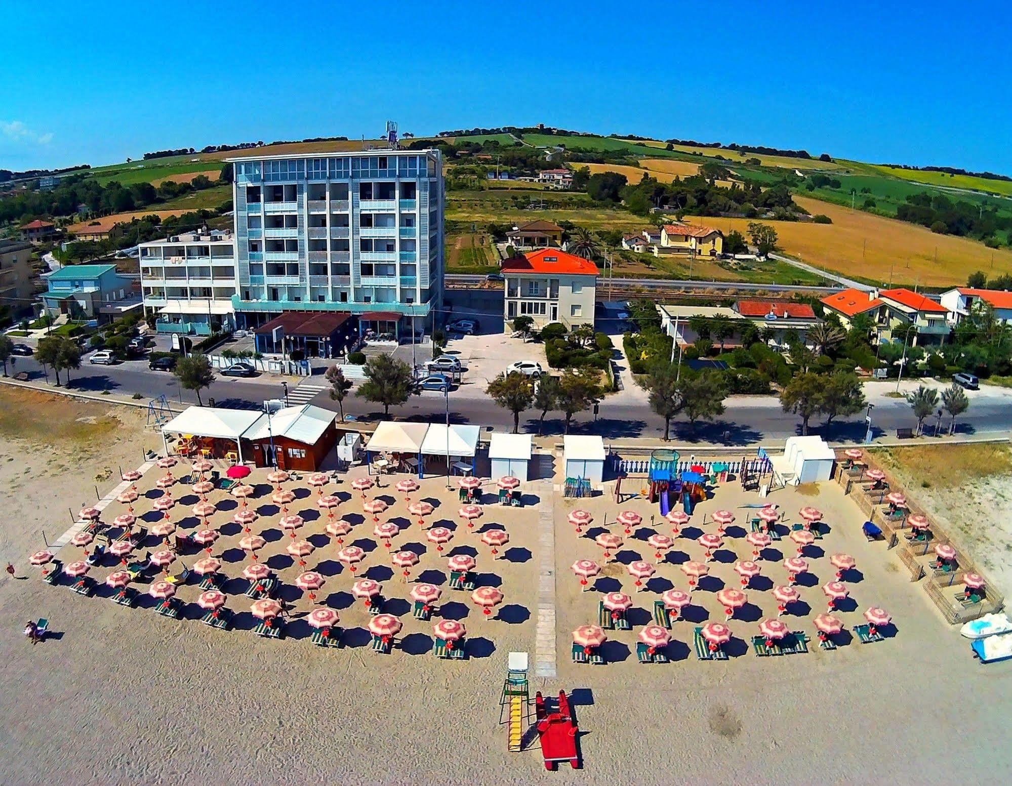 Hotel Atlantic Сенигалия Екстериор снимка