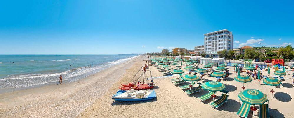 Hotel Atlantic Сенигалия Екстериор снимка